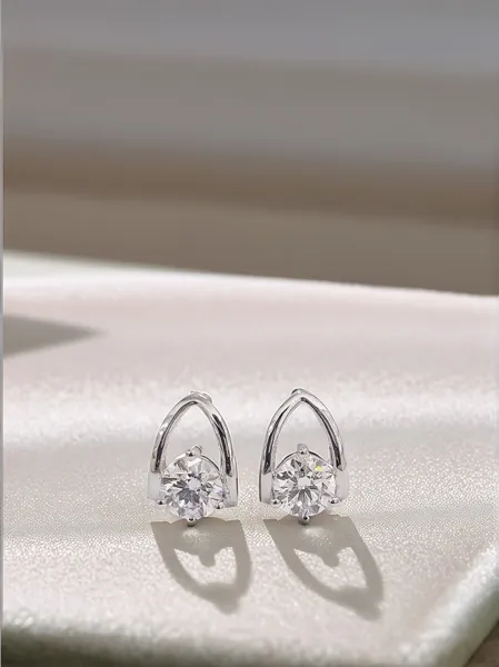Round Diamond V-Shape Three-Prong Studs