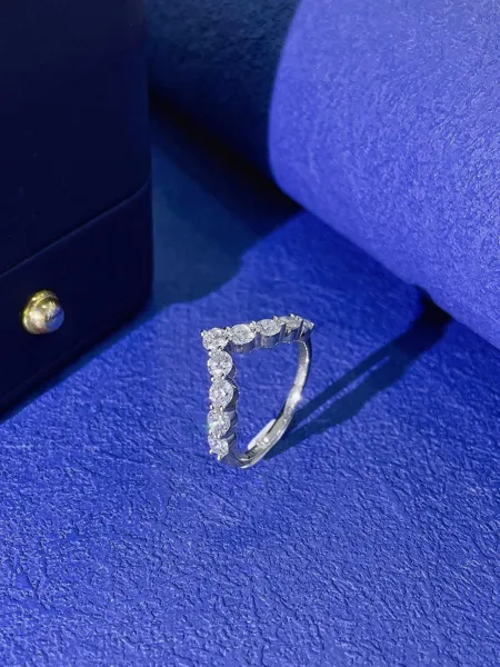 Round Diamond V-Shape Ring