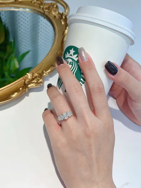 Oval Graduated Band Ring